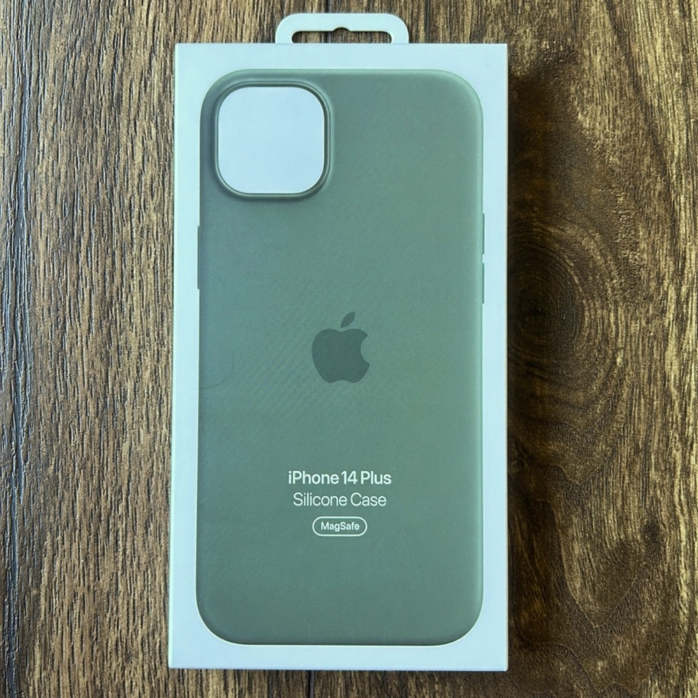 iPhone 14 Plus Apple silicone MagSafe case Olive BRAND NEW IN BOX